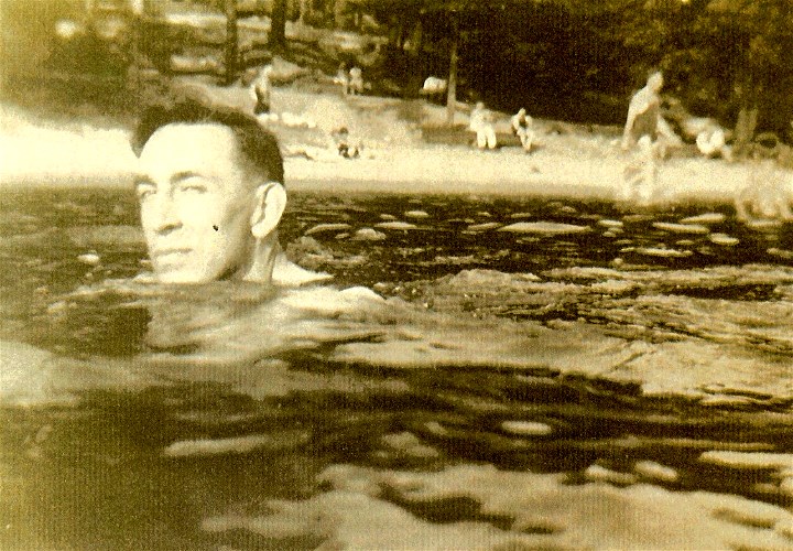 tom swimming